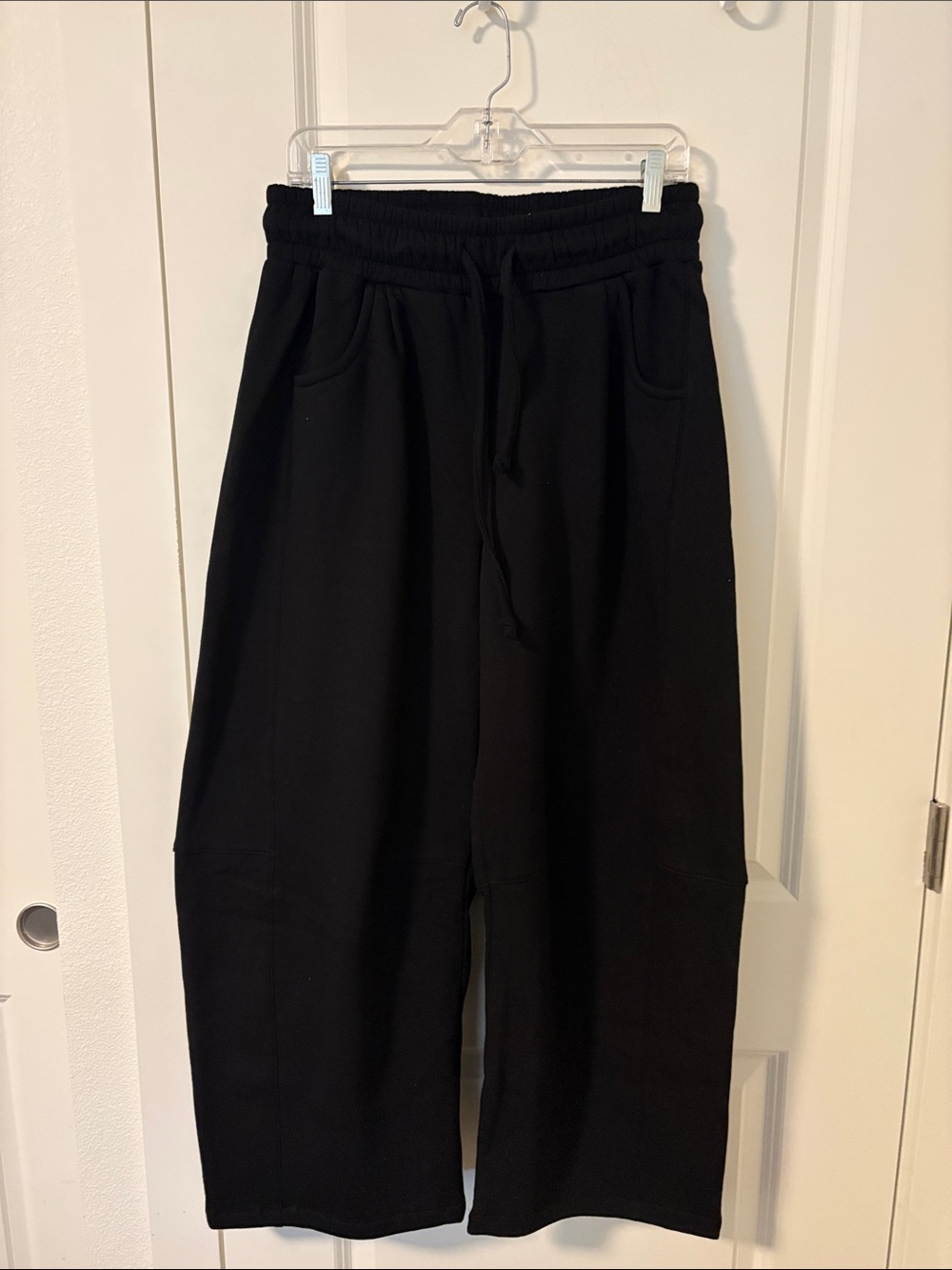 Zenana Women’s Black Barrel-Leg Fleece Sweatpants